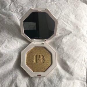 Fenty Beauty Killawat Freestyle Highlighter